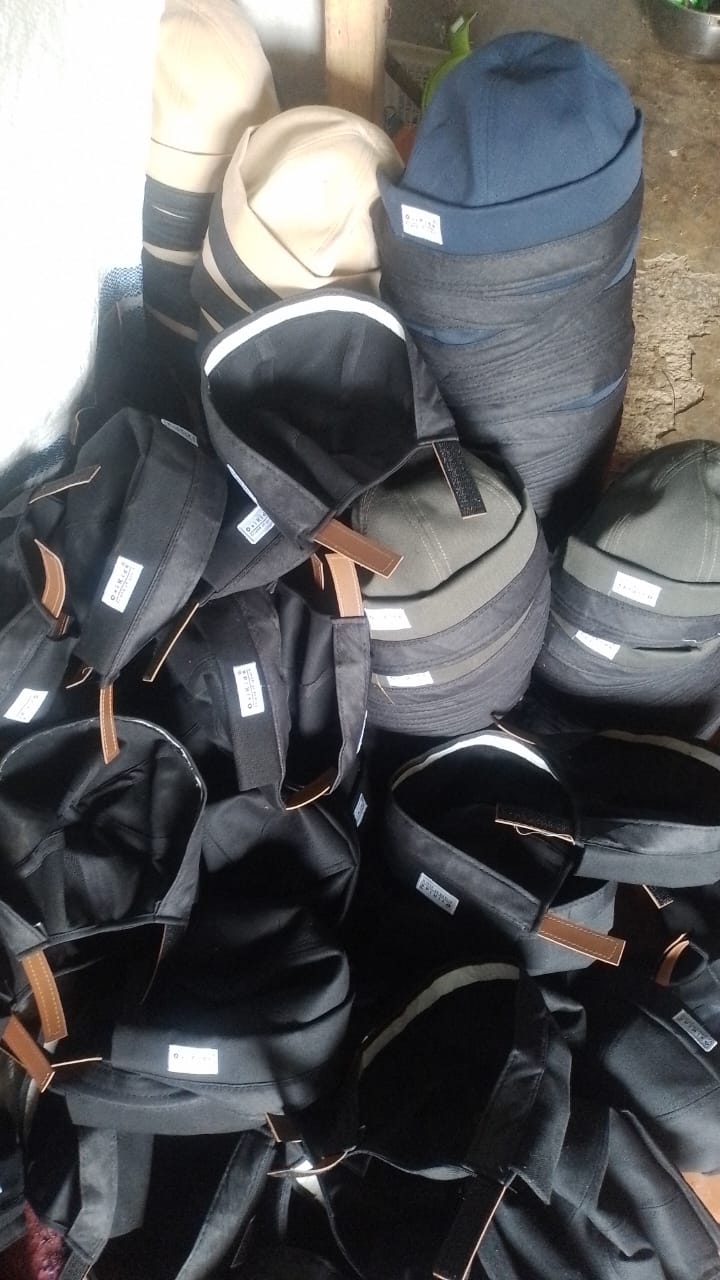 Produksi Topi