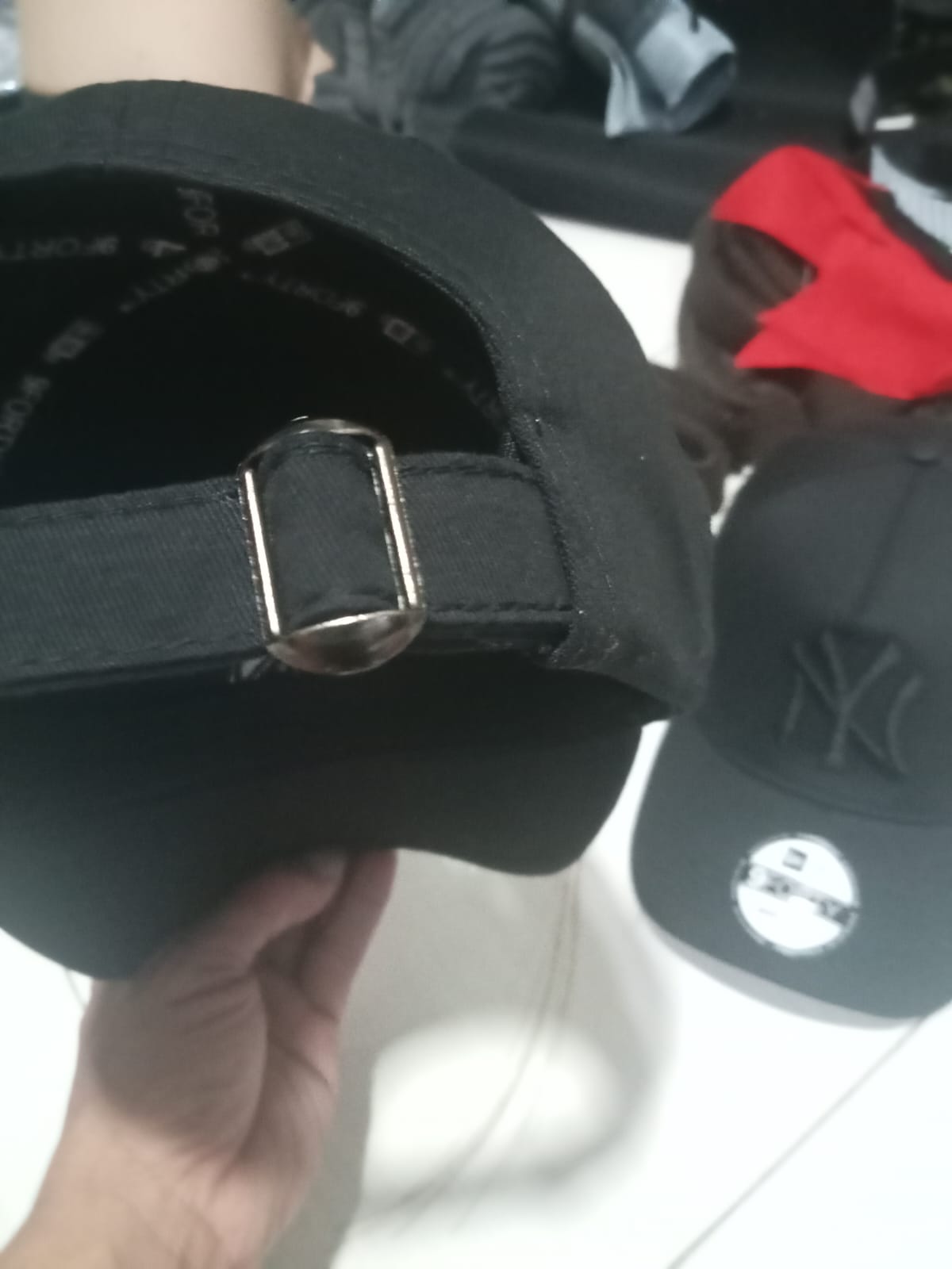 Produksi Topi